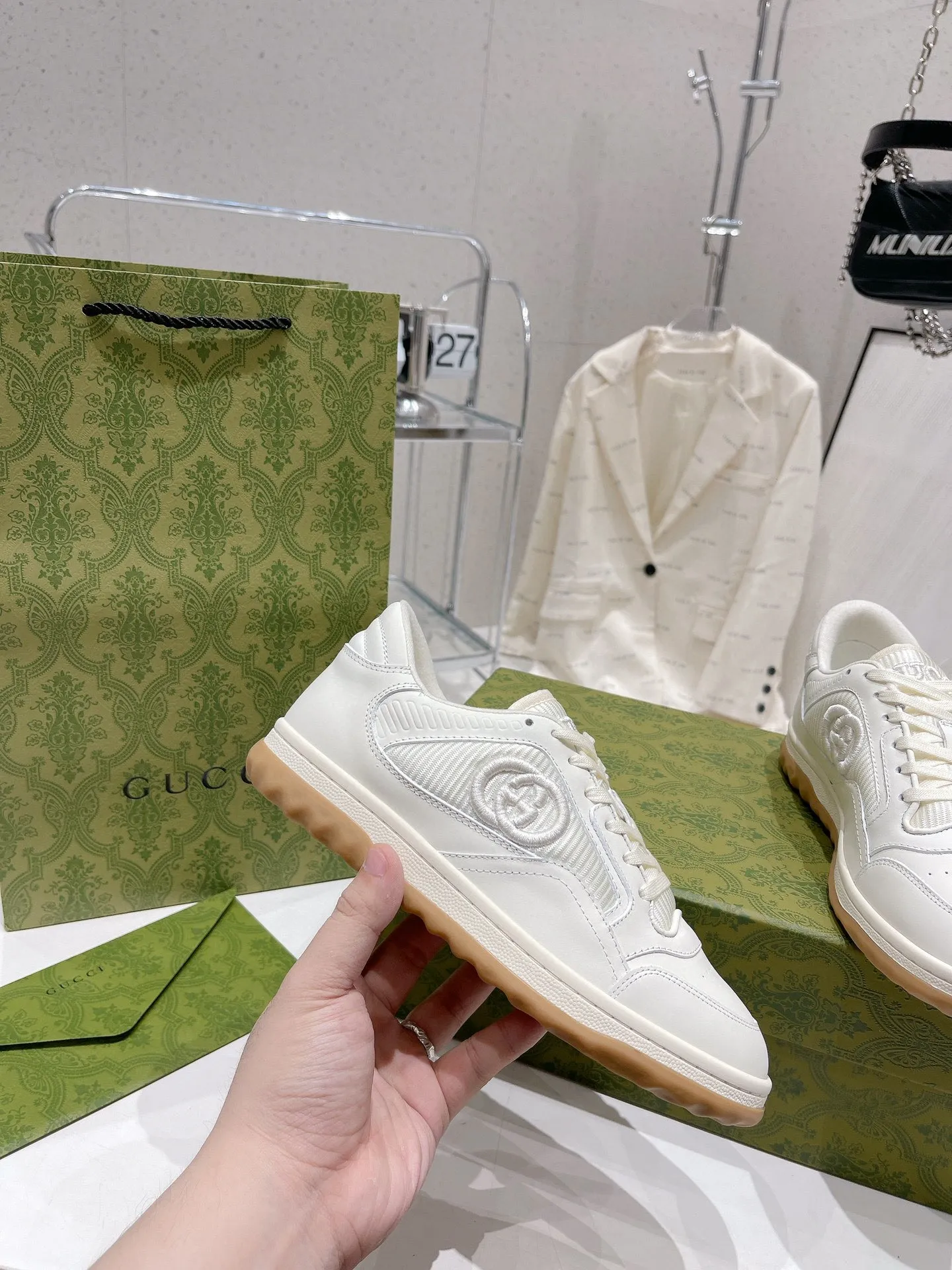 👟👟Ex-factory price 520👟👟 Gucci Gucci 2023 latest hot model MAC80 sneakers, couple style, casual, retro, old, dirty shoes, small dirty shoes, white shoes, original purchase, development, production, Gucci MAC80 new hot model series. The exquisite and compact interlocking double G logo romantically interprets the aesthetic concept of this series. Made of off-white leather, retro inspiration is cleverly integrated into the design of sports shoes, reinterpreting the brand logo. Fabric: Original custom imported first-layer cowhide. Lining: Original custom imported breathable mesh. Outsole: Original molded two-color TPU outsole. Sole thickness: 3CM. Size: Women's 35-40 / Men's 39-45.